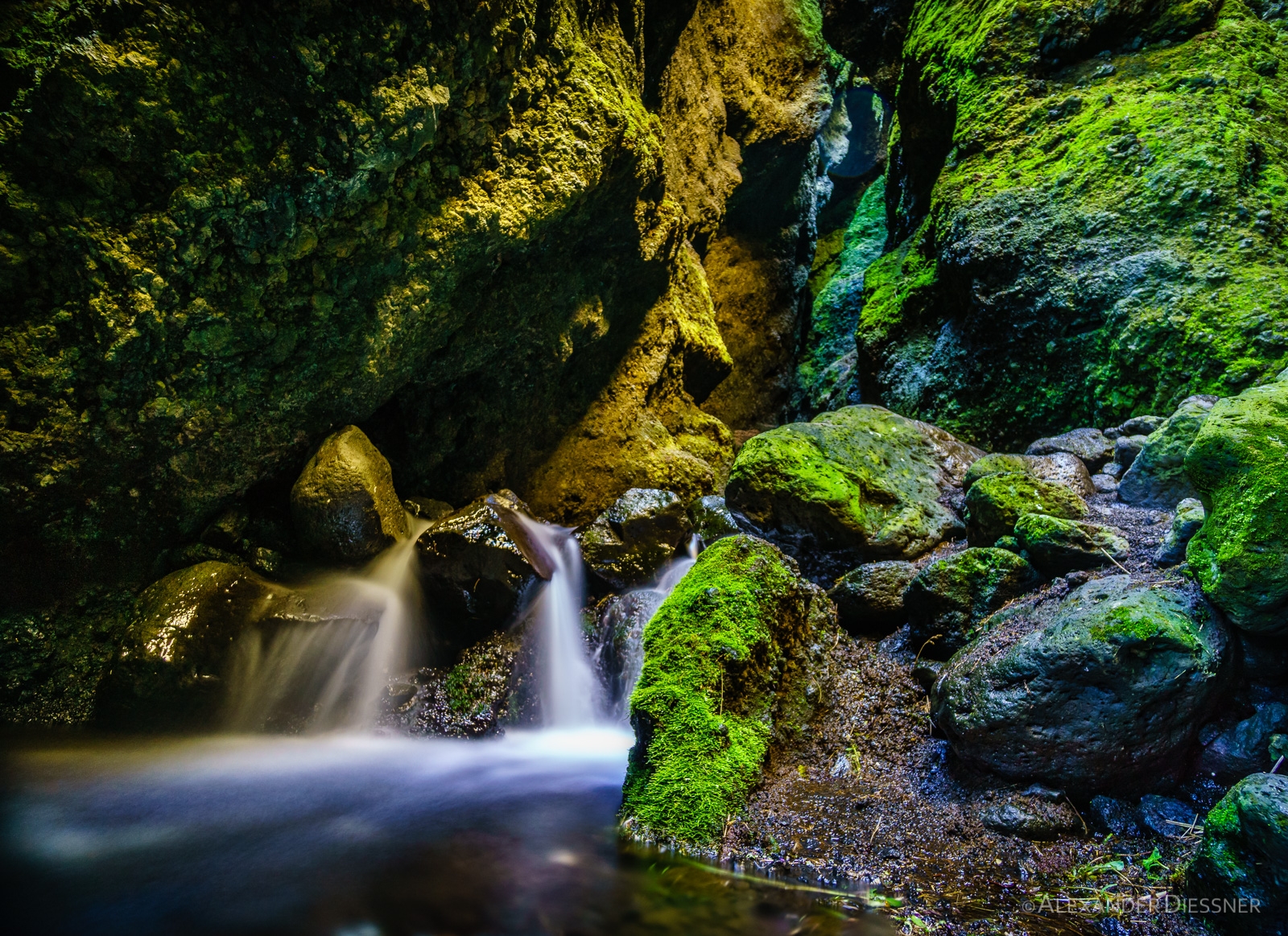 Raudfeldsgja Gorge